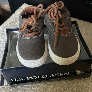 Boys size 7 Polo sneaker slight wore